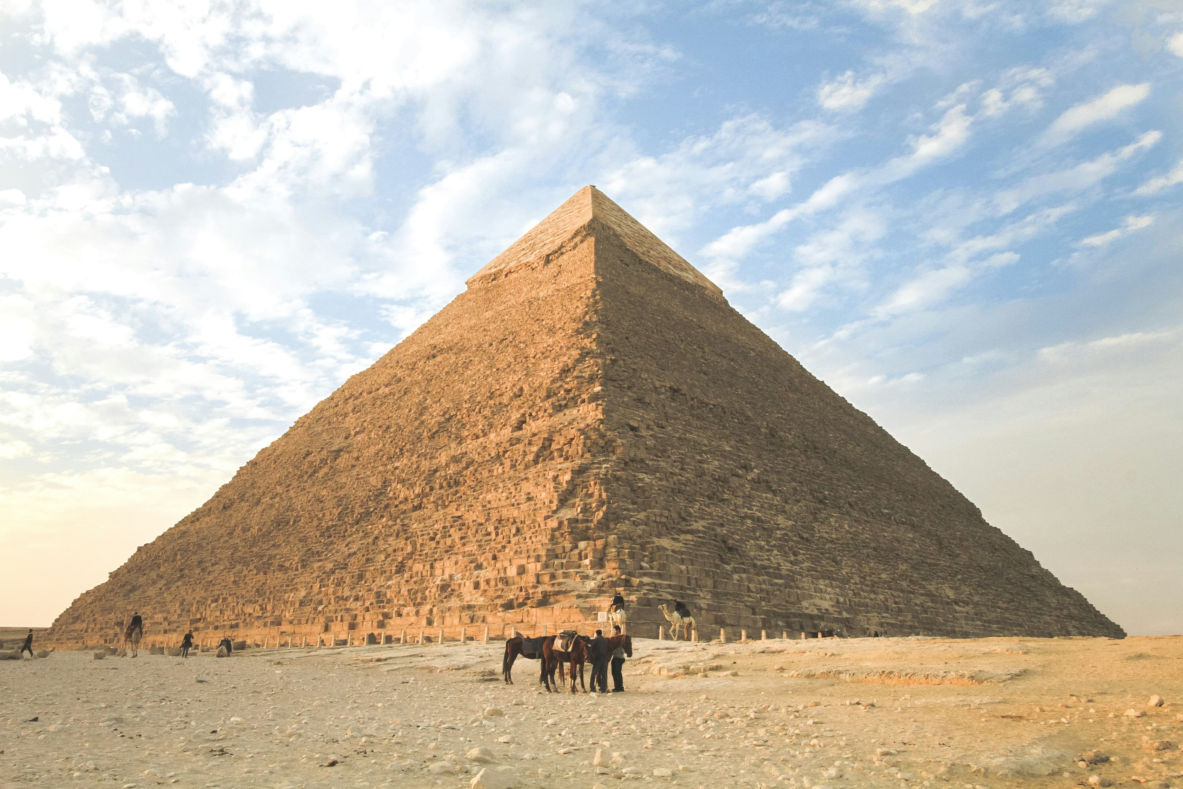 Full-Day Giza Pyramids & Khan El Khalili Tour